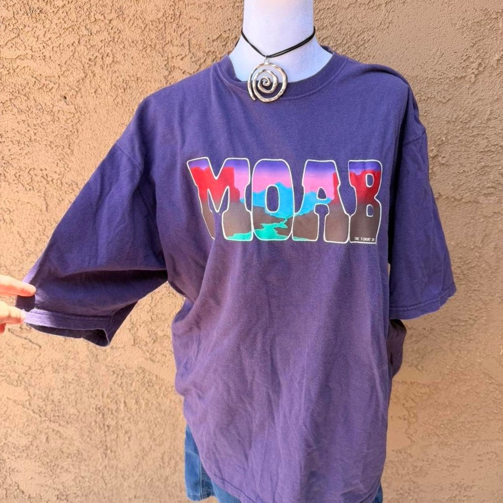 Purple vintage 90s Moab Utah graphic tee